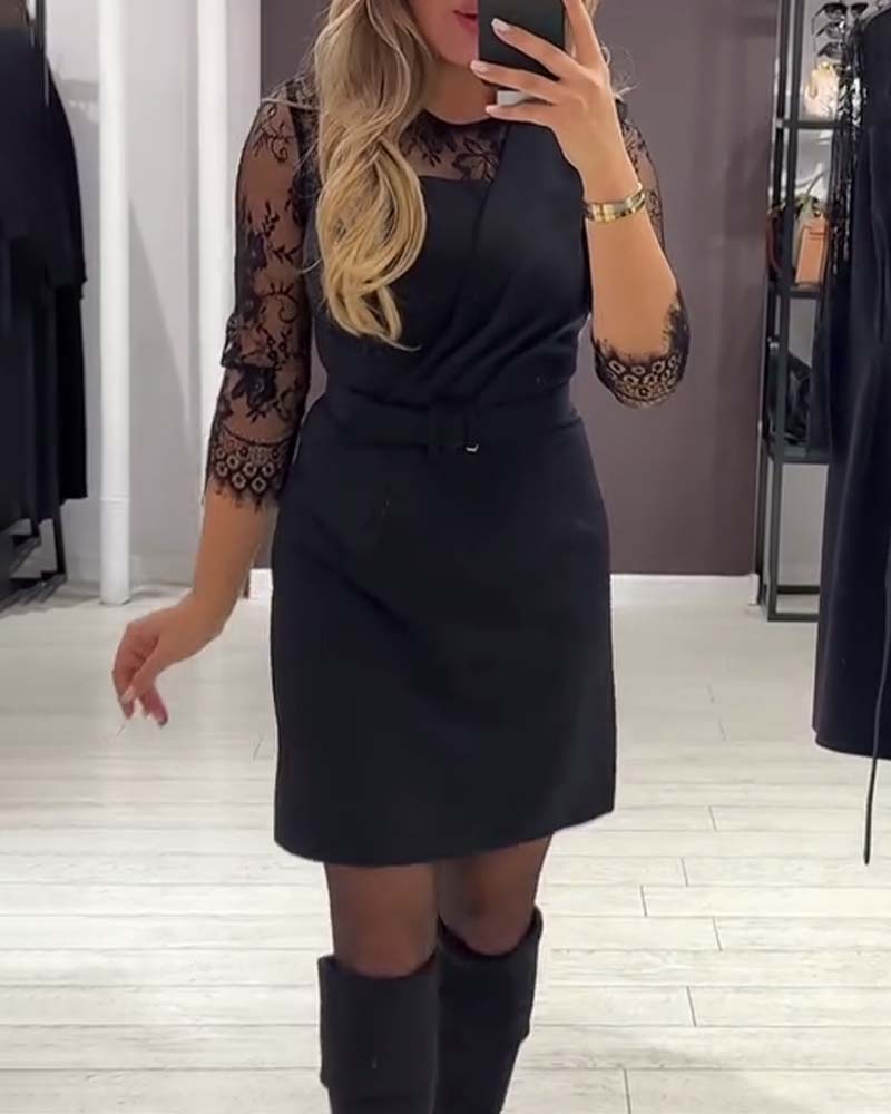 Kleid mit taillierender Passform und Patchwork-Details