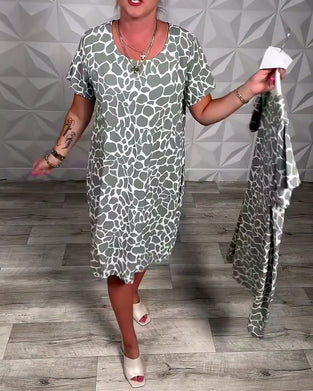 Lässiges Kleid mit Rundhalsausschnitt und Print