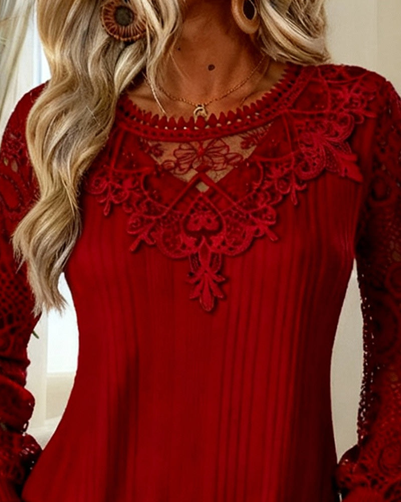 Unifarbenes Top mit Patchwork-Details und Rippenstruktur