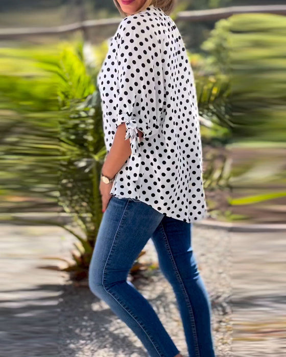 Bluse mit Tupfendruck und halbem Ärmel