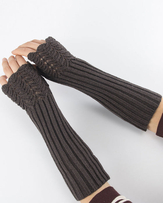 Gestrickte Halbfinger-Handschuhe mit Fischschuppen