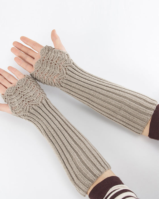 Gestrickte Halbfinger-Handschuhe mit Fischschuppen
