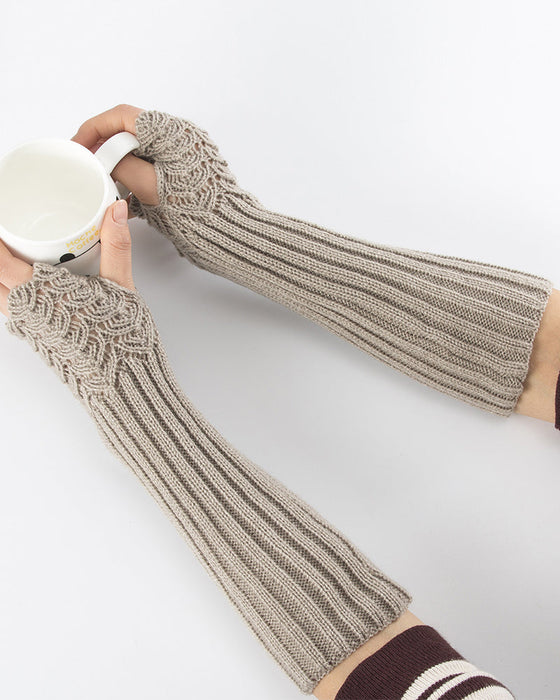 Gestrickte Halbfinger-Handschuhe mit Fischschuppen