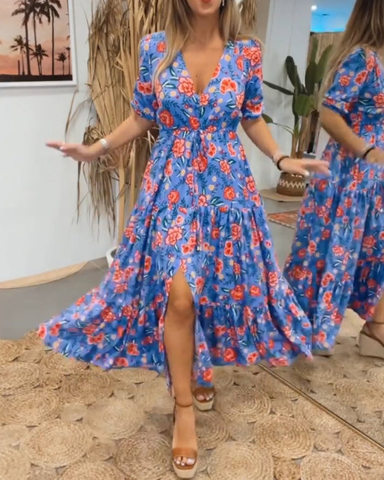 Kleid mit Rosendruck und Schlitzen