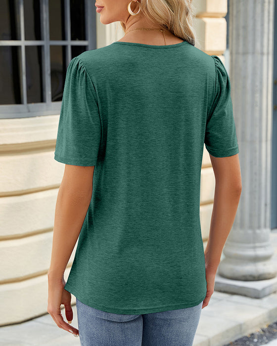 Einfarbiges T-Shirt mit gerafftem U-Ausschnitt