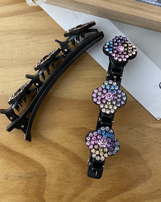 Eine Haarspange mit drei Blumen
