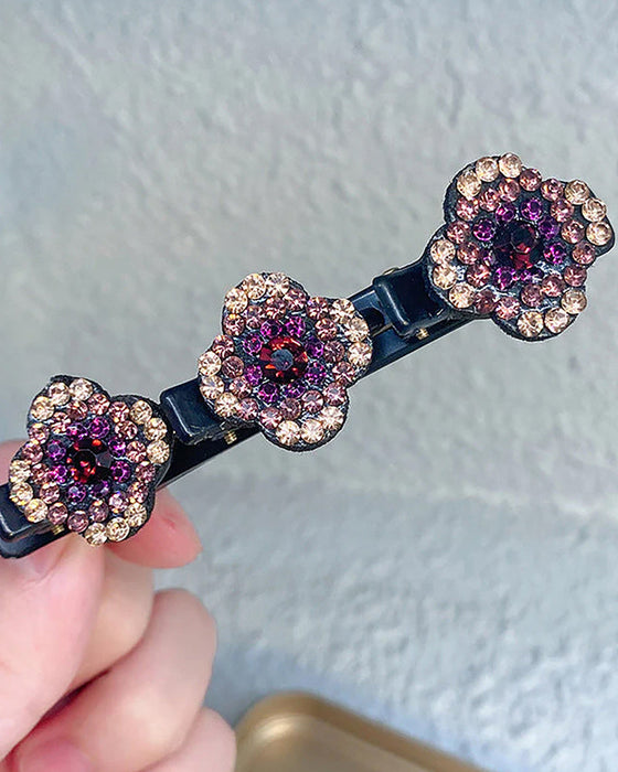 Eine Haarspange mit drei Blumen