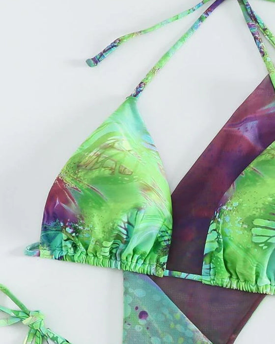 Dreiteiliges mehrfarbiges Batik-Bikini-Set