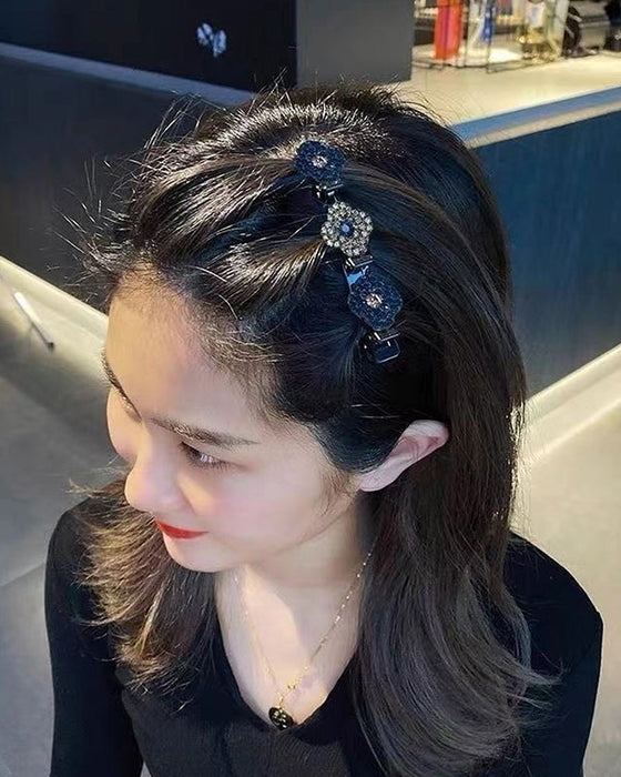 Eine Haarspange mit drei Blumen