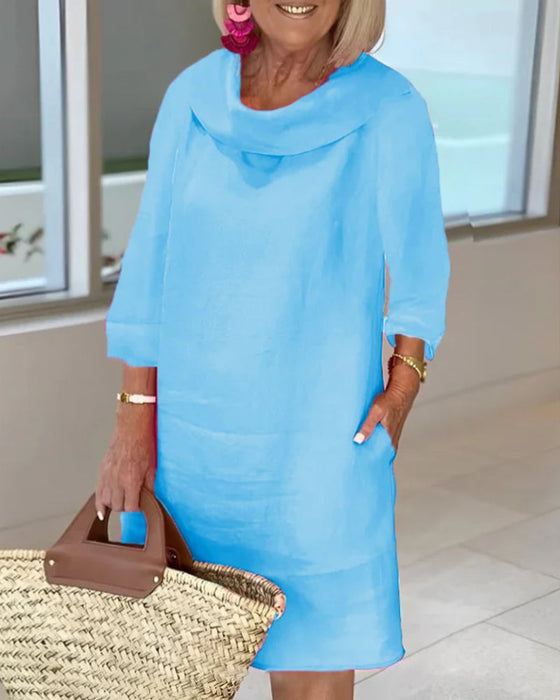 Einfarbiges Kleid mit Rundhalsausschnitt