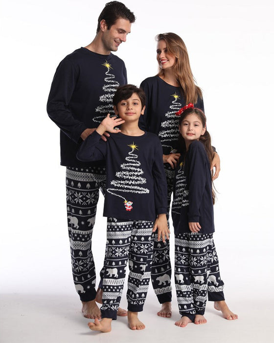 Weihnachts-Familienpyjama mit Weihnachtsbaum-Print