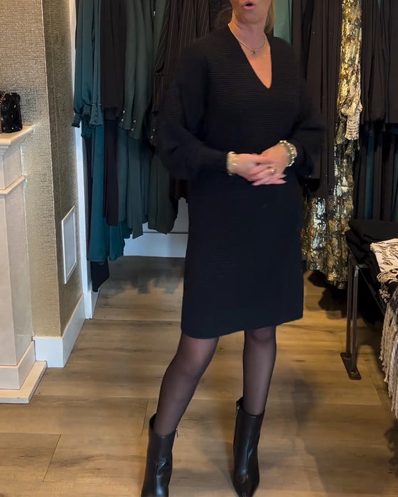 Einfarbiges Pulloverkleid mit V-Ausschnitt