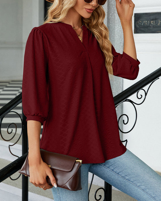 Einfarbige Jacquard-Bluse mit V-Ausschnitt