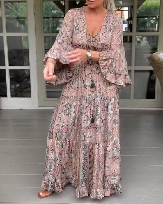 Kleid mit Rüschenärmeln und V-Ausschnitt