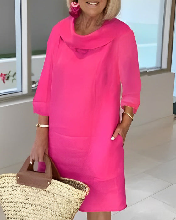 Einfarbiges Kleid mit Rundhalsausschnitt