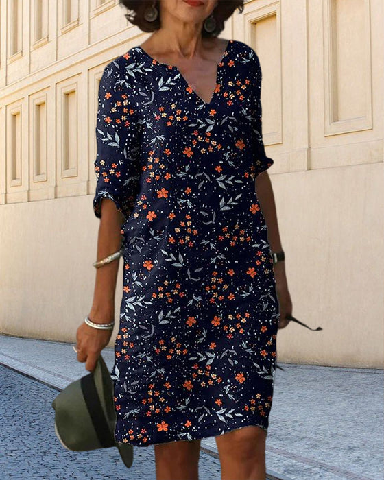 Kleid mit V-Ausschnitt und Halbarm