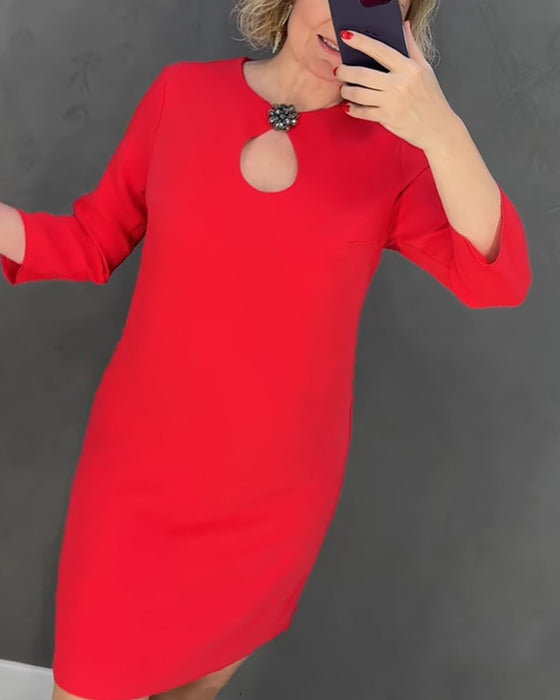 Elegantes einfarbiges Kleid mit Rundhalsausschnitt