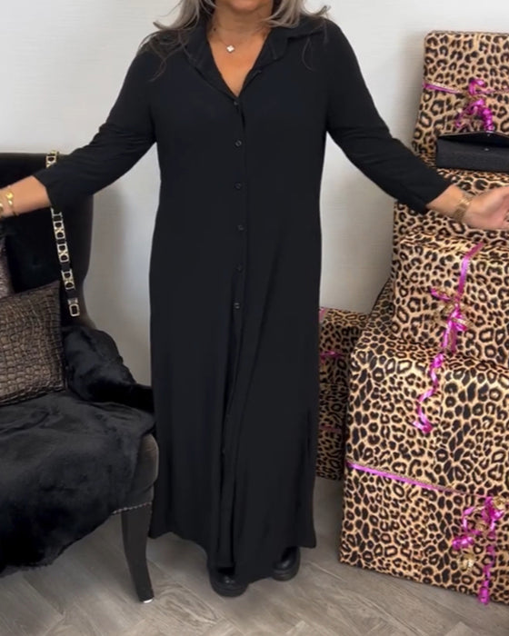 Kleid mit Knöpfen und V-Ausschnitt