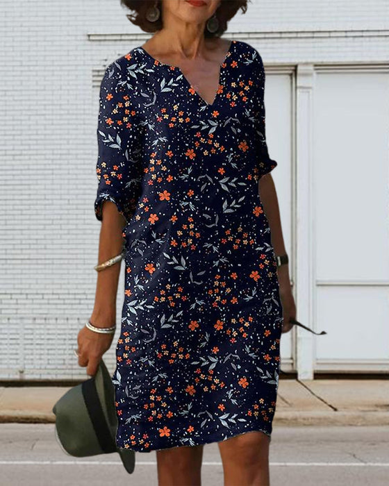 Kleid mit V-Ausschnitt und Halbarm