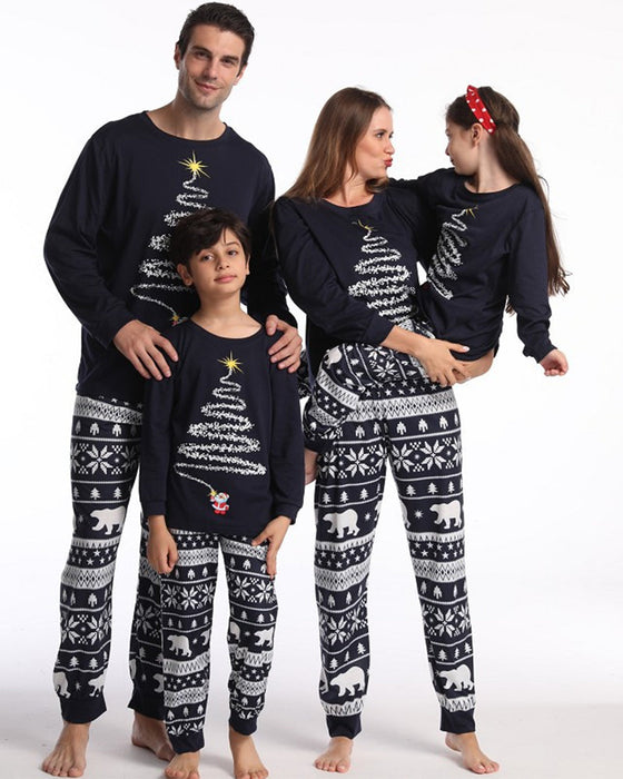 Weihnachts-Familienpyjama mit Weihnachtsbaum-Print