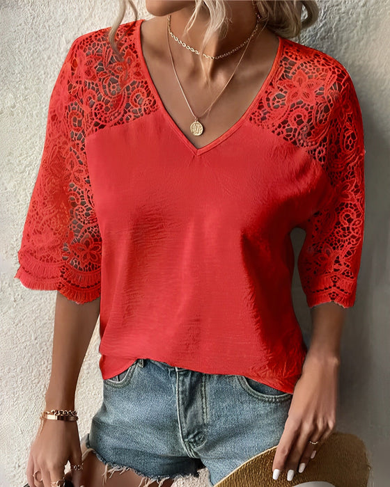 Bluse mit V-Ausschnitt und Spitzenärmeln