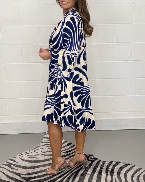 Bedrucktes Freizeitkleid mit V-Ausschnitt