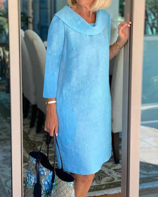 Einfarbiges Kleid mit Rundhalsausschnitt