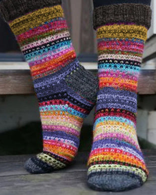 Warme Socken mit bunten Streifen
