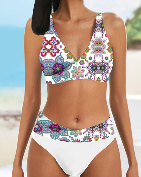 Bunter Bikini mit Wickel-BH