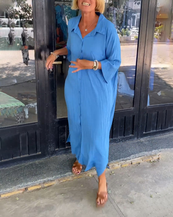 Kleid mit Schlitzen und Revers