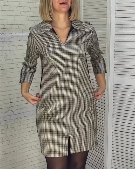 Kleid mit V-Ausschnitt, langen Ärmeln und Schlitzen