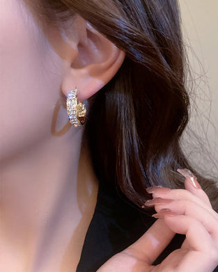 Funkelnde kleine Creolen