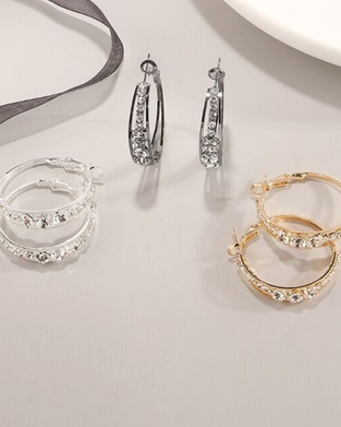 Große Creolen mit Strasssteinen