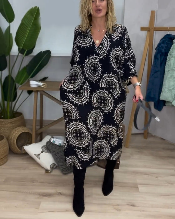 Kleid mit V-Ausschnitt und langen Ärmeln