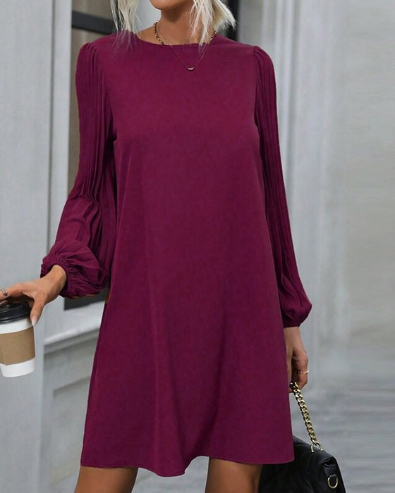 Kleid mit elegantem Stil und einfarbiger Farbe