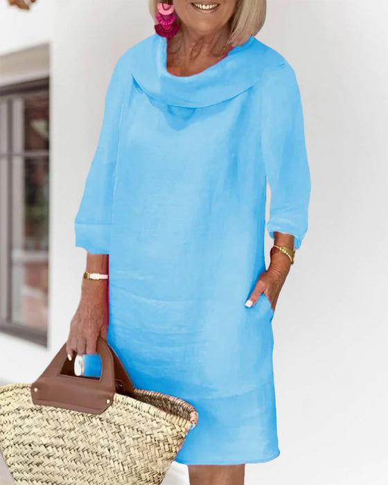 Einfarbiges Kleid mit Rundhalsausschnitt