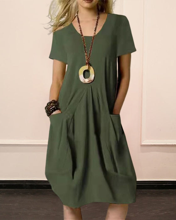 Einfarbiges Kleid mit kurzen Ärmeln und Rundhalsausschnitt