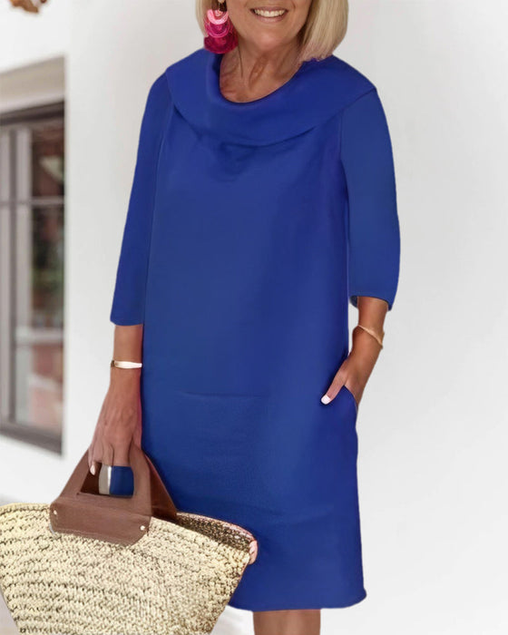Einfarbiges Kleid mit Rundhalsausschnitt