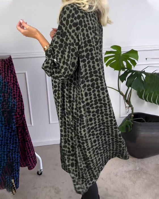 Retro-Kleid mit gepunktetem V-Ausschnitt