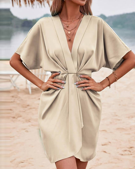 Kleid mit taillierter Taille und Falten