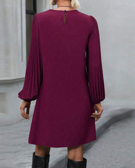 Kleid mit elegantem Stil und einfarbiger Farbe