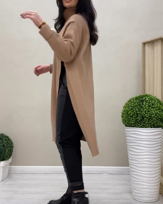 Rollkragenpulloverkleid mit seitlichem Schlitz
