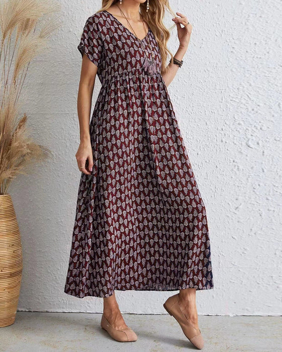 Langes Kleid mit V-Ausschnitt und kurzen Ärmeln