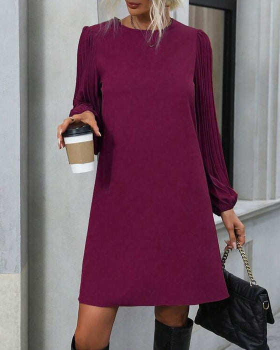Kleid mit elegantem Stil und einfarbiger Farbe