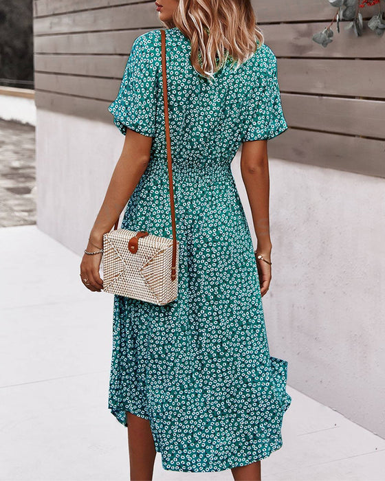 Kleid mit kurzen Ärmeln, taillierter Taille und Blumenprints