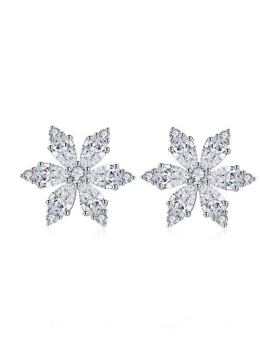 Zirkon-Ohrstecker mit Schneeflockenblume