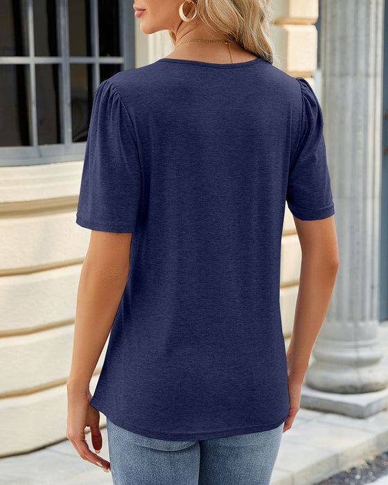 Einfarbiges T-Shirt mit gerafftem U-Ausschnitt