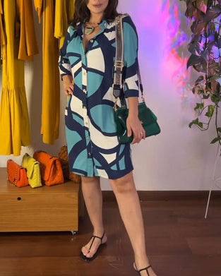 Robe à manches longues et boutons et imprimé