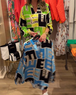 Lässiges Oberteil mit V-Ausschnitt und Buchstaben-Print