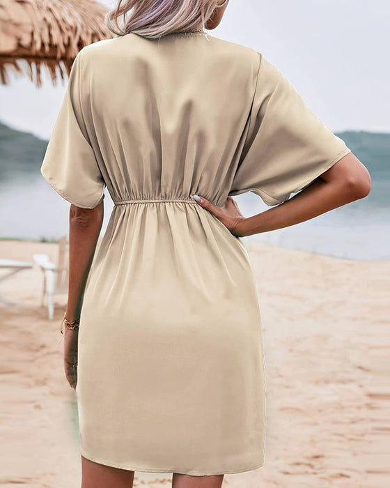 Kleid mit taillierter Taille und Falten